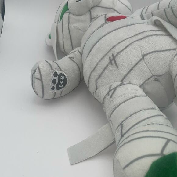 Build A Bear MUMMY BEAR 16" 2016 Retired, Halloween, Mummy with red heart bear - Picture 3 of 5